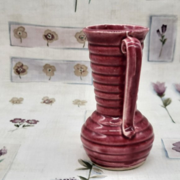 Vintage Art Pottery Vase USA Small Mulberry Ceramic Ribbed Two Handle - Picture 3 of 8
